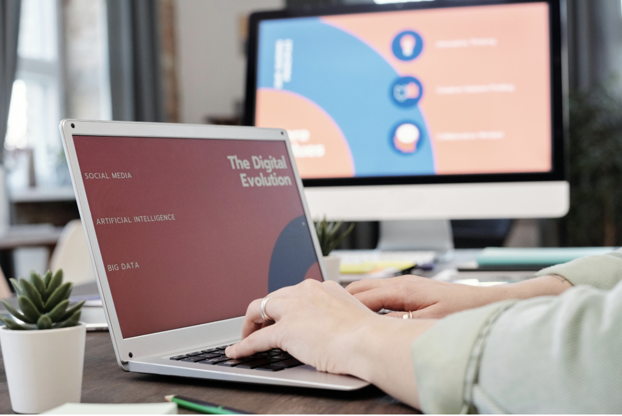 AI meeting notetaker by Happy Scribe